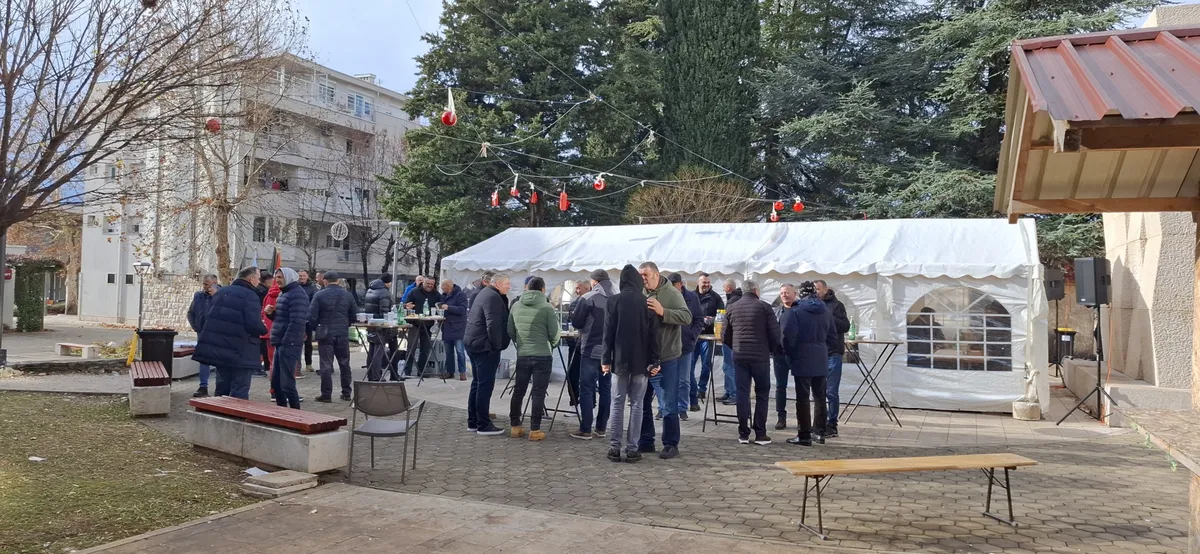 Tradicionalno druženje na Badnjak, prijatelji i u ratu i u miru zajedno FOTO 5