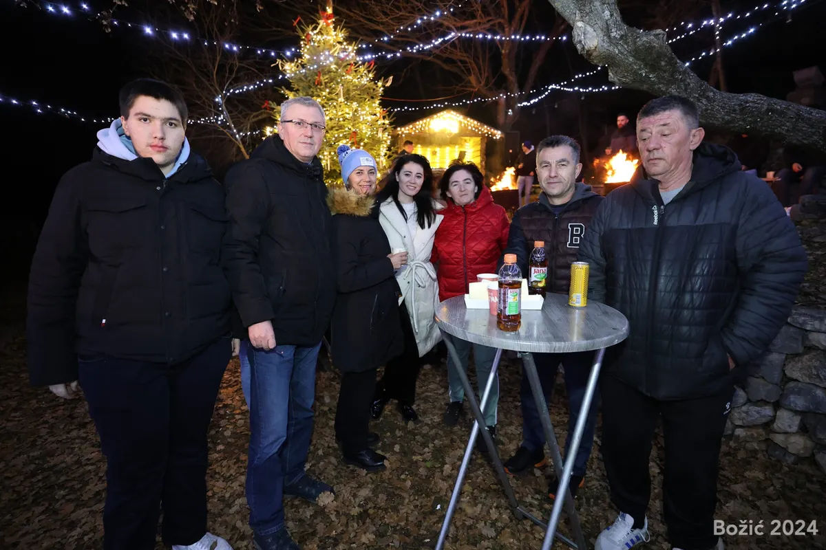 FOTO: Božićno druženje u Bobanovoj Dragi: Zajedništvo i humanost uz radost blagdana 3