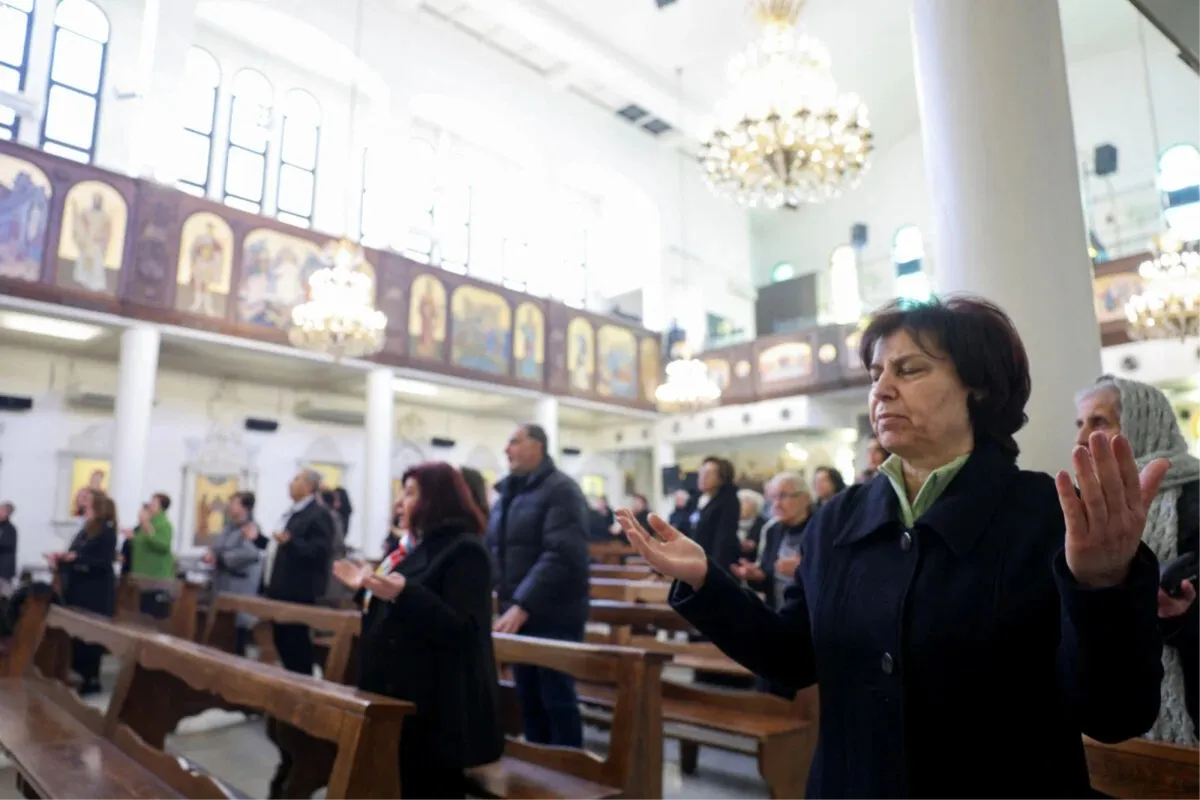 Sirijski kršćani nazočili božićnoj misi u Damasku prvi put nakon pada Assada