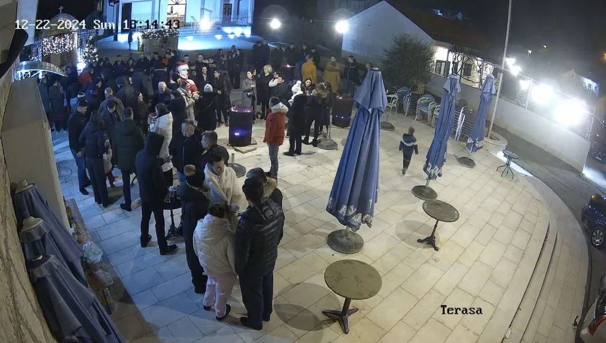 Mini advent u Dragićini u službi humanosti, okupio je brojne mještane