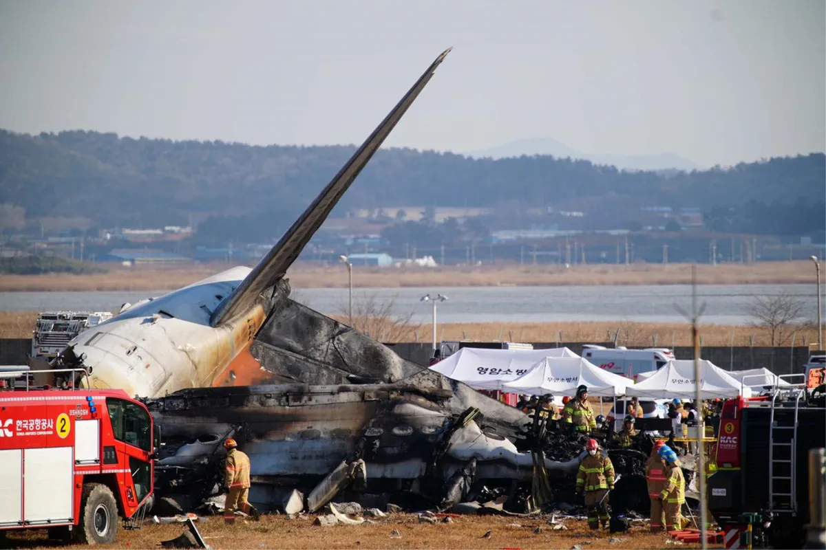 Dosad 124 poginulih u najstrašnijoj zrakoplovnoj nesreći u povijesti Južne Koreje, nakon što je avion sletio pa se zabio u zid i eksplodirao