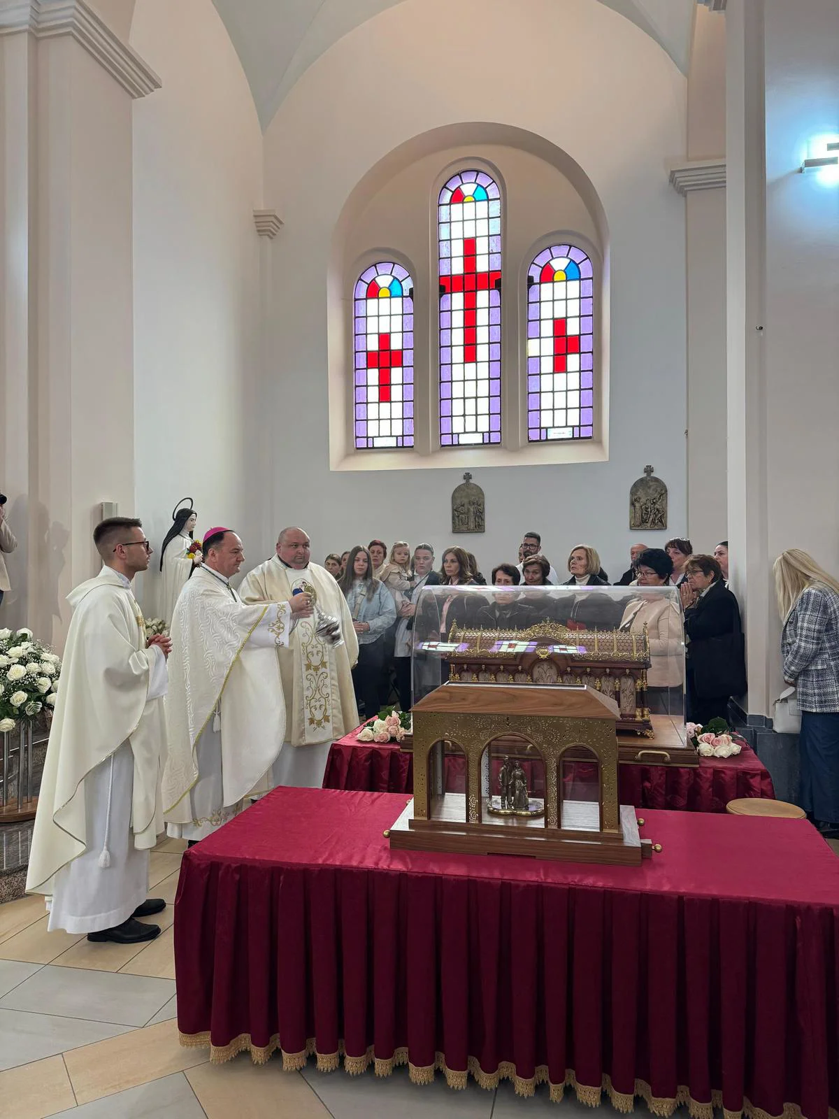 Relikvije svete Male Terezije i njezinih svetih roditelja pohodile župu Ledinac FOTO 14