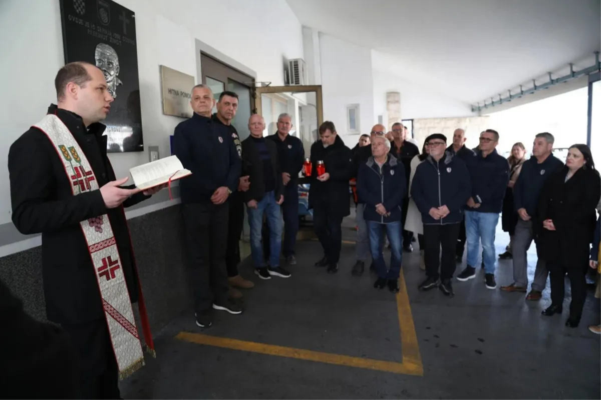 Dan kad su Tigrovi htjeli dignuti Makarsku u zrak! Nenad Devčić konačno dobio spomenik, njegovog krvnika pomilovao Stipe Mesić 1