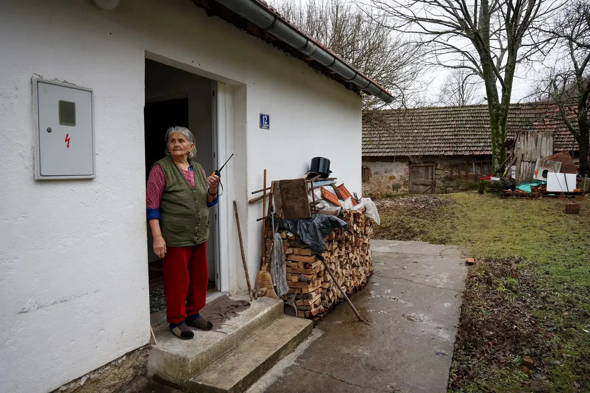 Olga, Mara i Smilja žive same u selu bez struje! Do njih se može samo kroz BiH 3