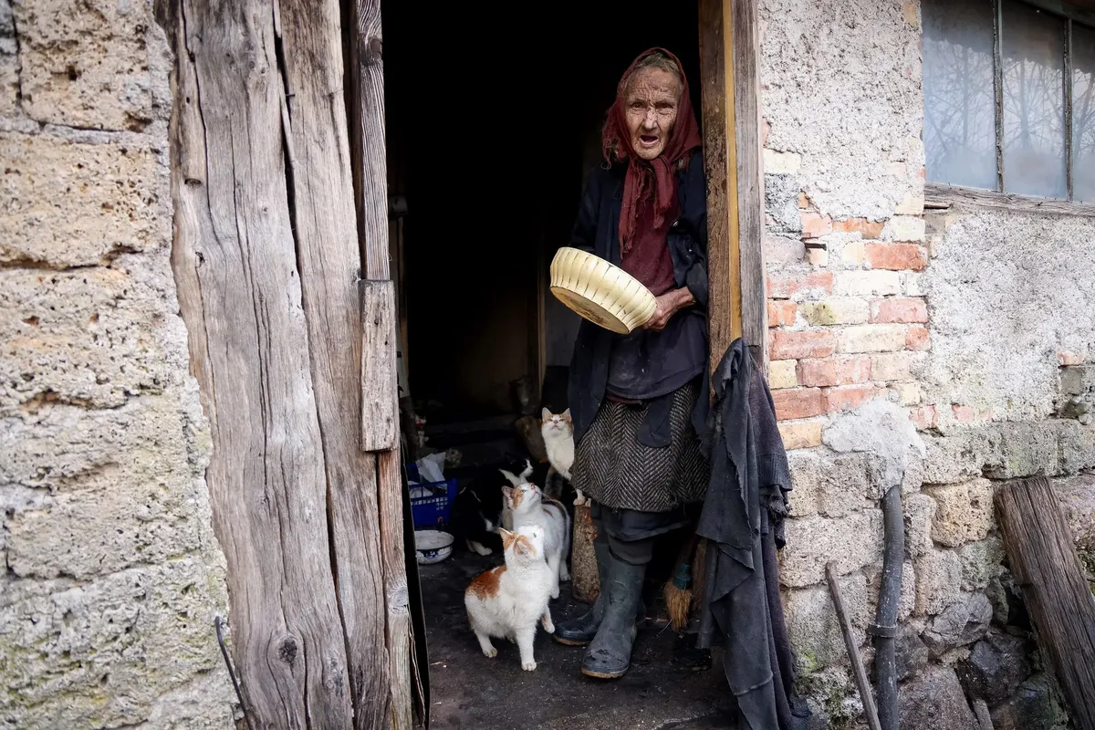 Olga, Mara i Smilja žive same u selu bez struje! Do njih se može samo kroz BiH 4