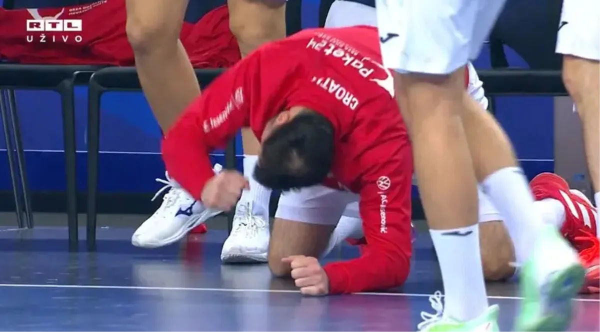 Zapamtite ovu sliku! Kapetan Duvnjak udara šakom o pod, burno slavi Kuzmanovićevu obranu!