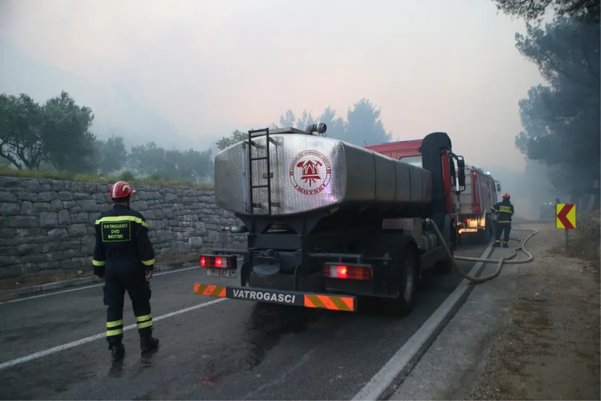 Vatrena fronta između Vinjana Donjih i Zmijavaca bila dugačka 500 metara! Čelan: Ne palite korov za vrijeme jakog vjetra