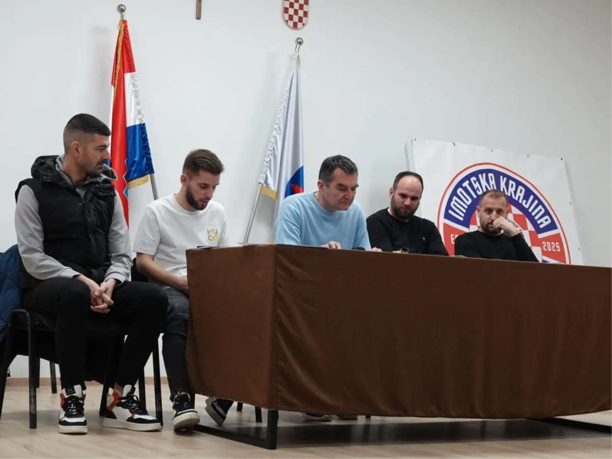 Osnovan malonogometni klub Imotska krajina, predsjednik je Marin Ćapin, tajnik Jerko Leko 1