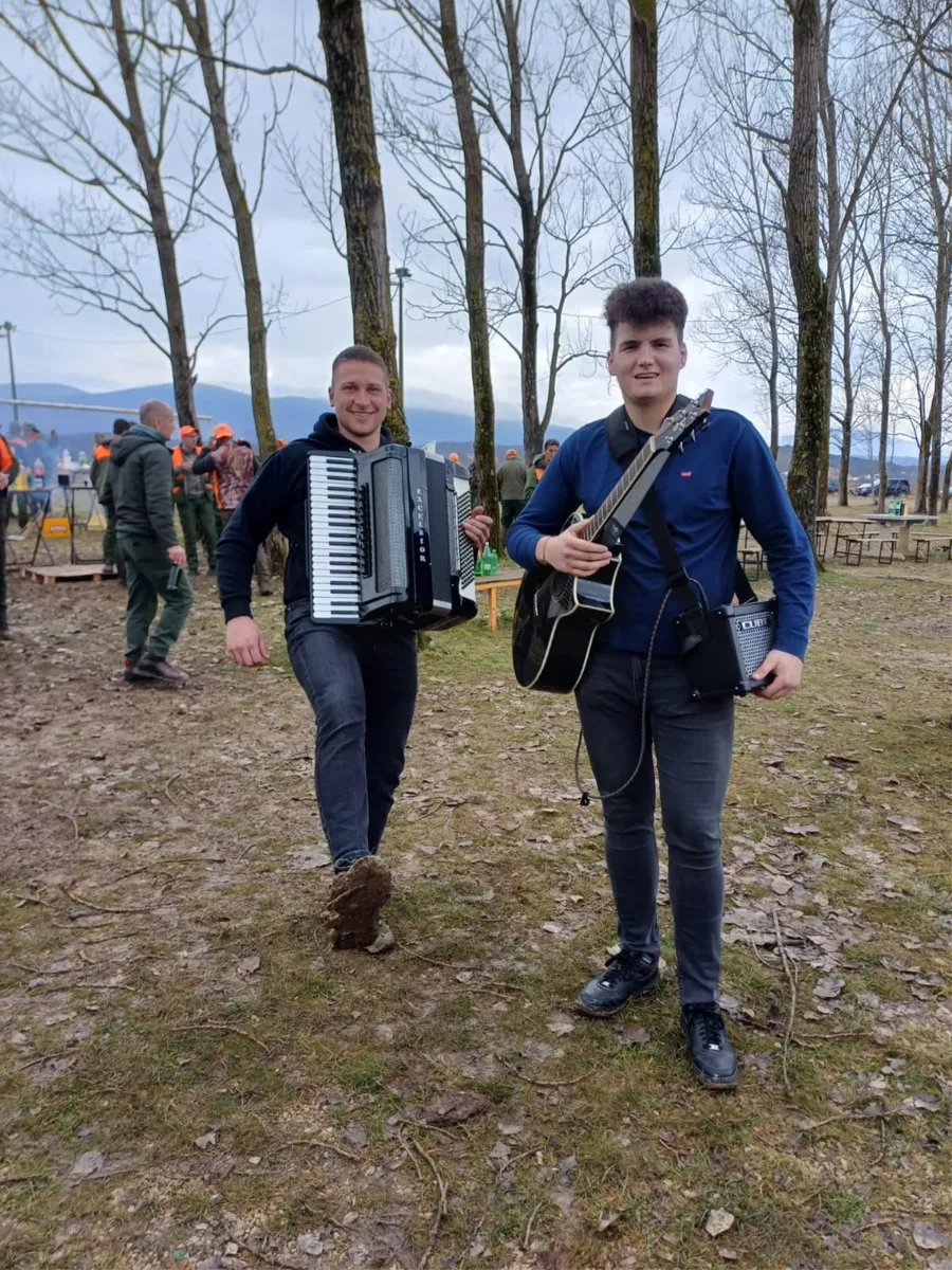HLU Malič Grude uspješno organizirao hajku na štetočinu, a onda odličnu feštu i pomoć sugrađaninu FOTO 4