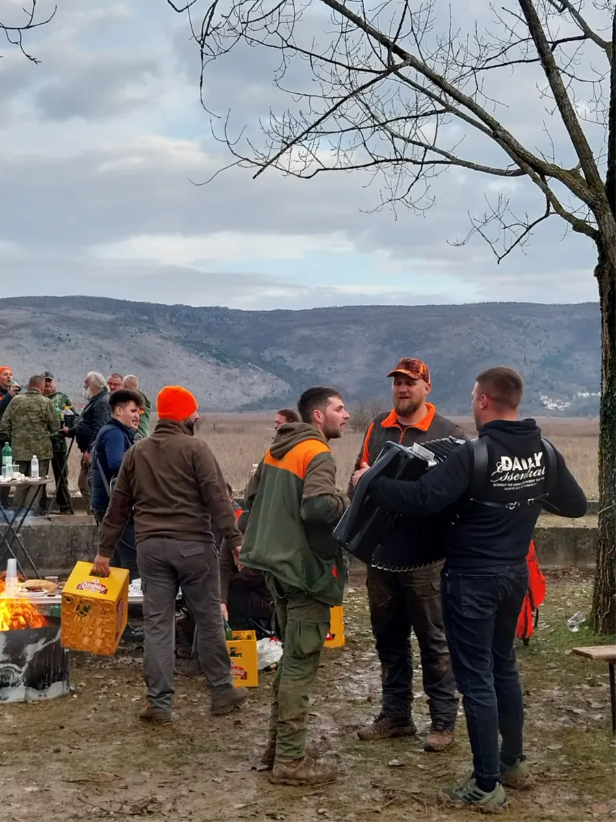 HLU Malič Grude uspješno organizirao hajku na štetočinu, a onda odličnu feštu i pomoć sugrađaninu FOTO 5