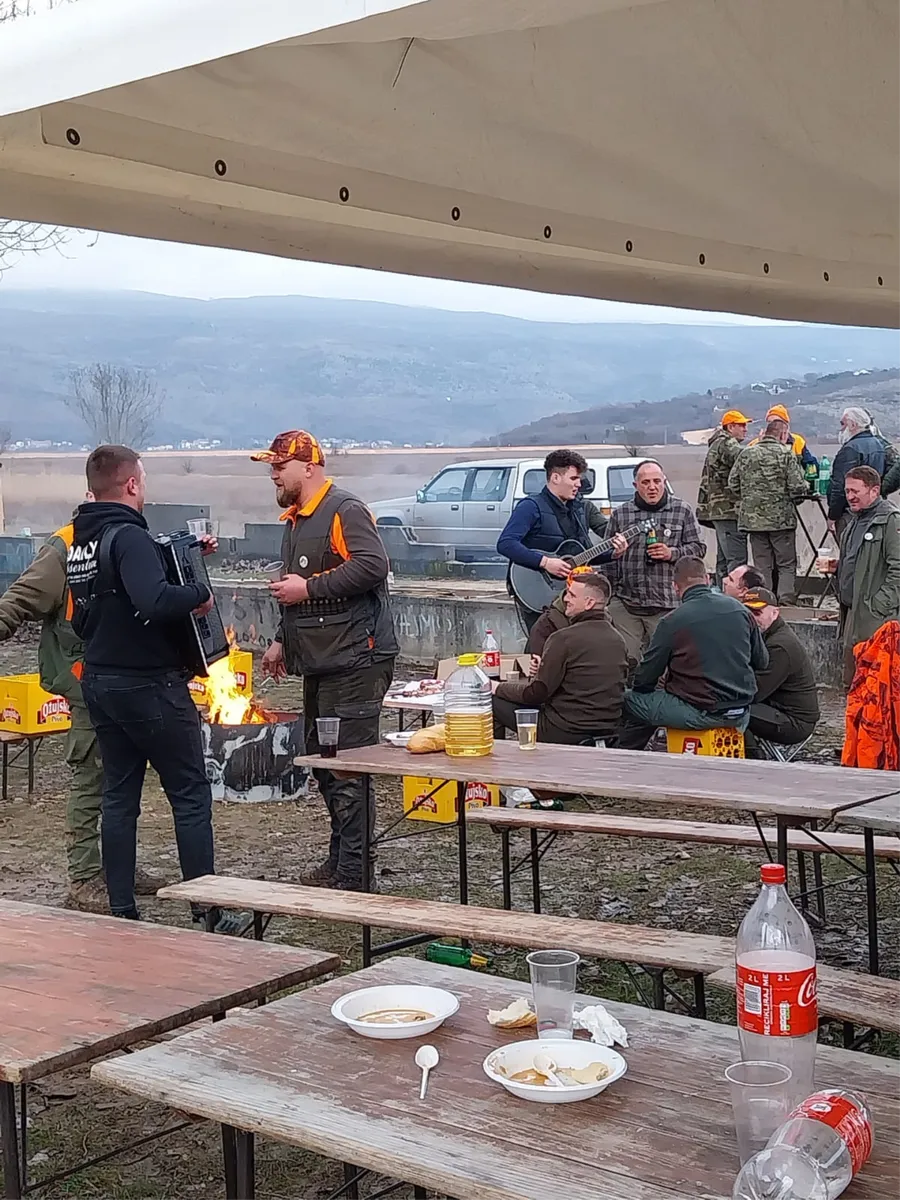 HLU Malič Grude uspješno organizirao hajku na štetočinu, a onda odličnu feštu i pomoć sugrađaninu FOTO 2