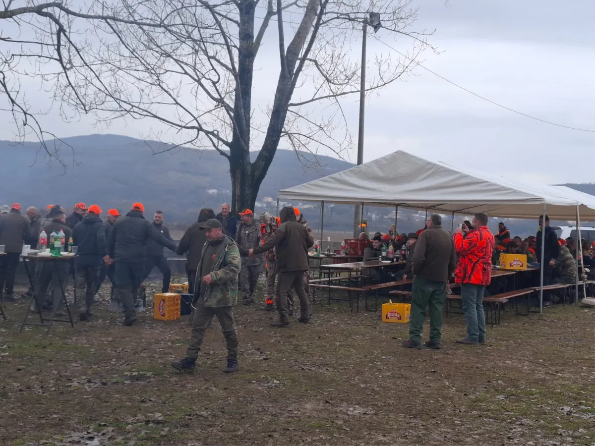 HLU Malič Grude uspješno organizirao hajku na štetočinu, a onda odličnu feštu i pomoć sugrađaninu FOTO 10