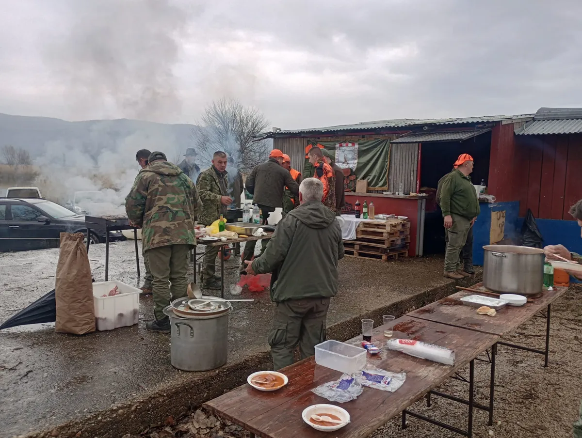 HLU Malič Grude uspješno organizirao hajku na štetočinu, a onda odličnu feštu i pomoć sugrađaninu FOTO 12