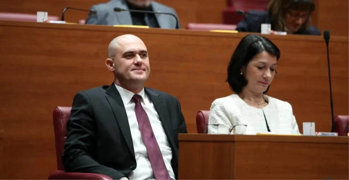 Puljak poklonila knjigu Dabri. On: 'Izdavač je Matica srpska, moram je vratiti'