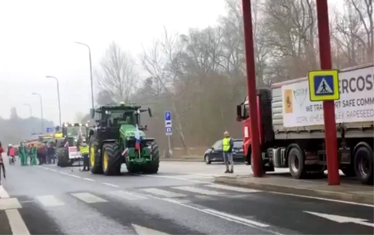 VIDEO Češki i slovački poljoprivrednici blokirali granični prijelaz zbog uvoza