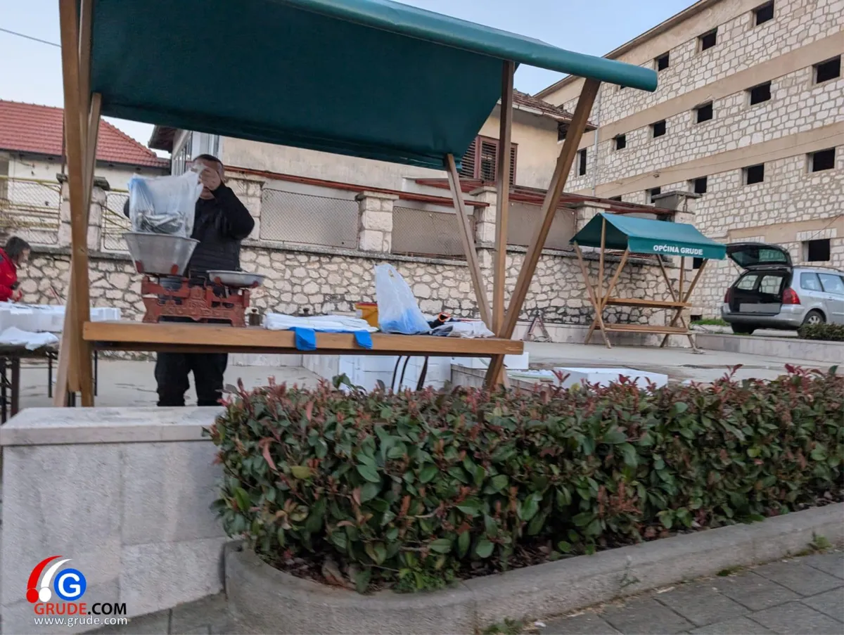 FOTO: Čista je srijeda, i u Grudama se traži najbolja riba za današnji obrok 3