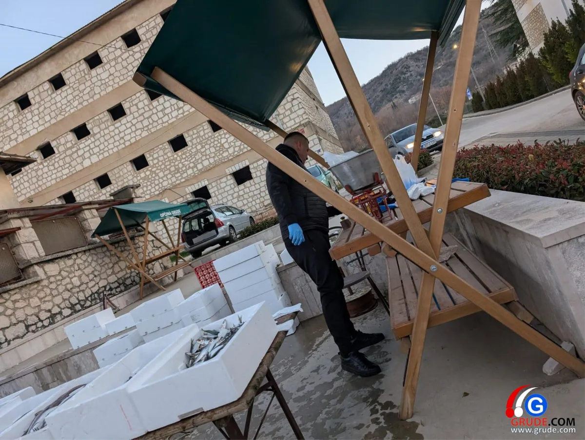 FOTO: Čista je srijeda, i u Grudama se traži najbolja riba za današnji obrok 4