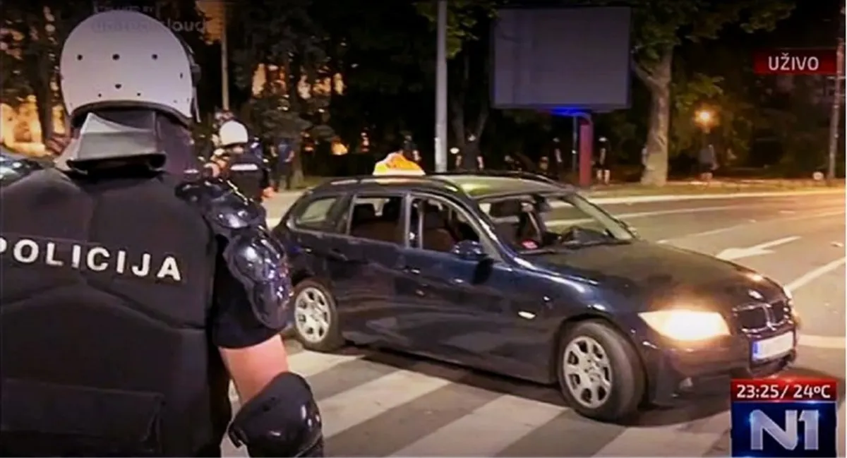 Beograd: Uhićen vozač koji se zaletio u prosvjednike