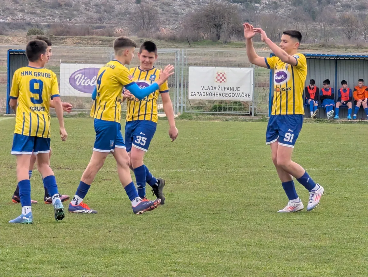 FOTO: S dva torpeda Ivan Marić sredio ekipu Troglava! Svi omladinski uzrasti HNK Grude slavili 11