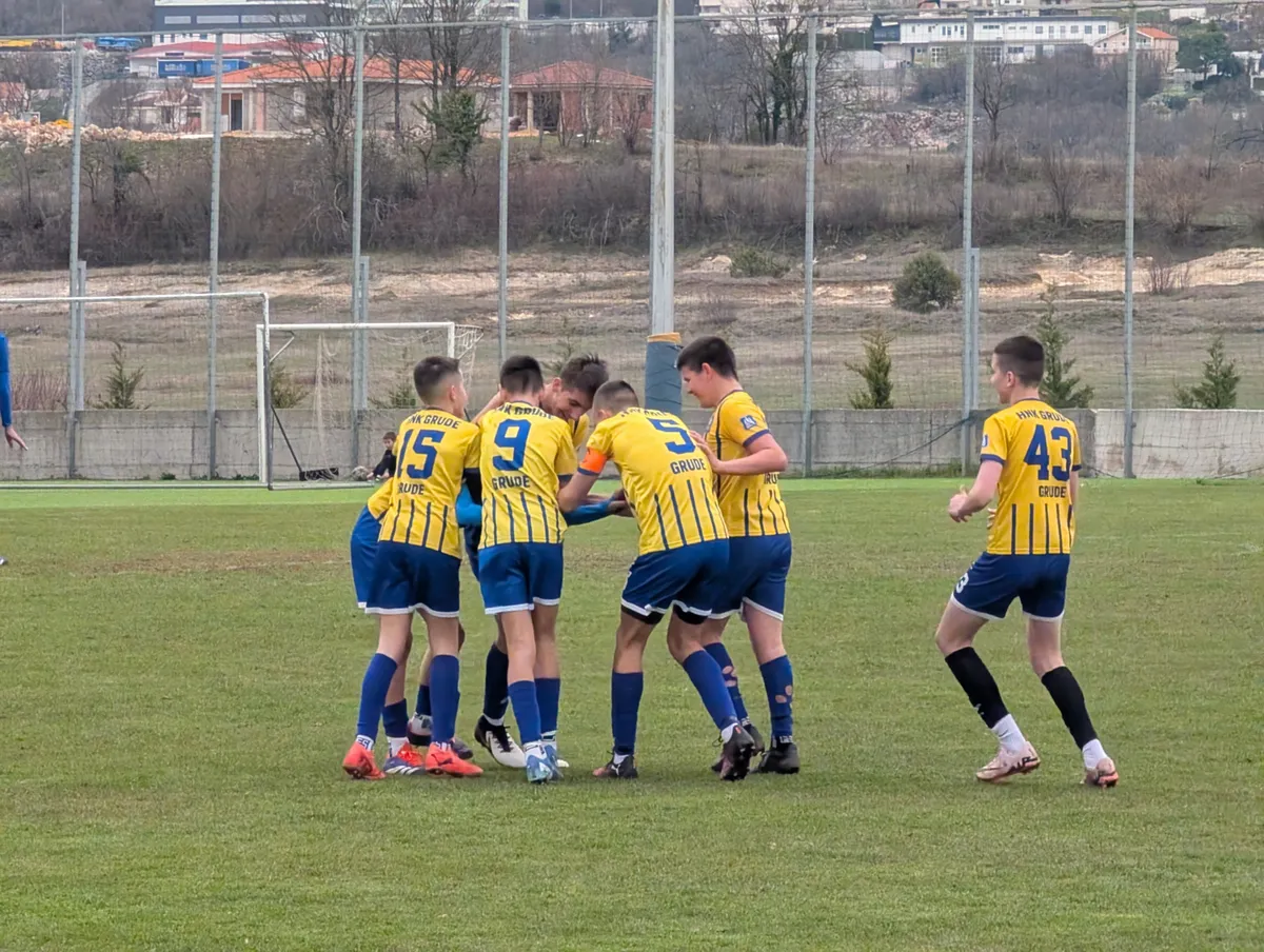 FOTO: S dva torpeda Ivan Marić sredio ekipu Troglava! Svi omladinski uzrasti HNK Grude slavili 17