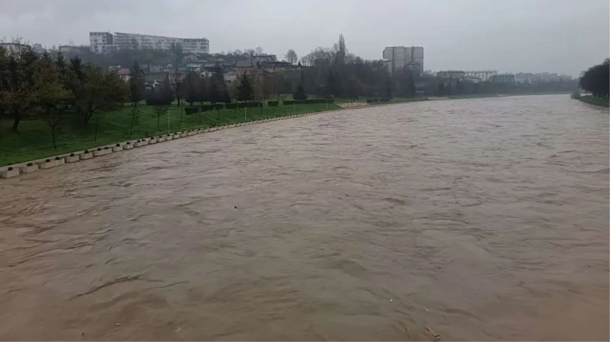 Prijavljen nestanak žene u Kaknju, istražuje se je li skočila u nabujalu rijeku