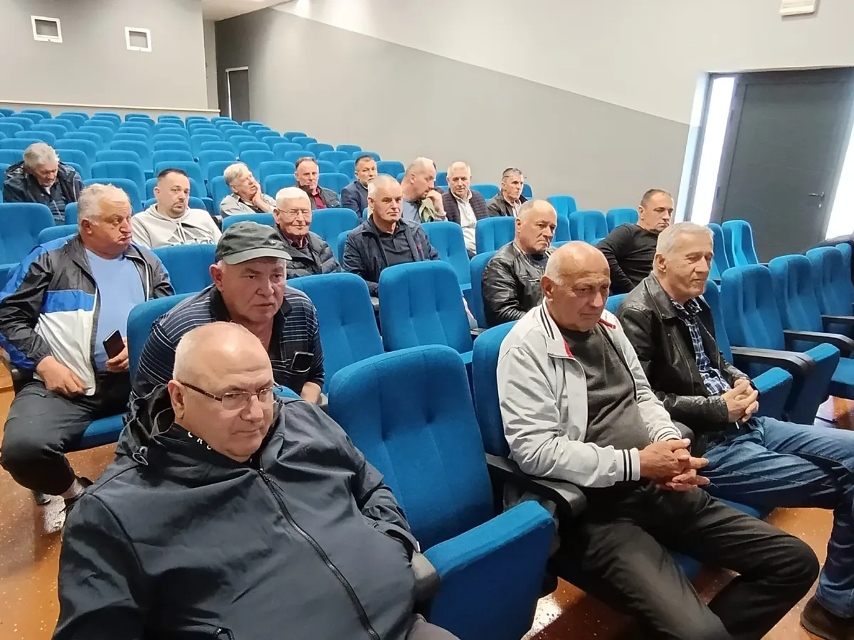 U Grudama održano stručno predavanje za pčelare FOTO 1