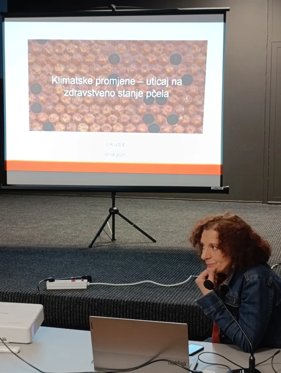 U Grudama održano stručno predavanje za pčelare FOTO 2