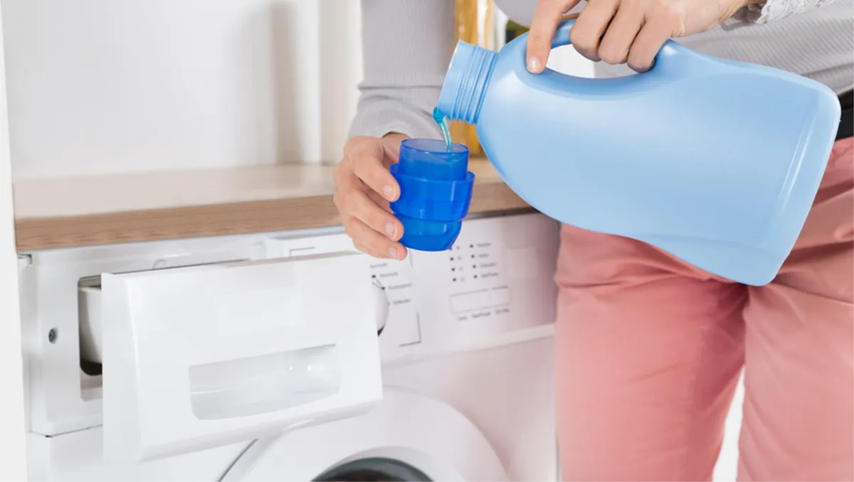 Tekući deterdžent vam iscuri iz ladice prije pranja? Evo kako to riješiti