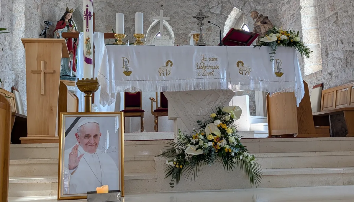Grude se kroz molitvu oprostile od pape Franje