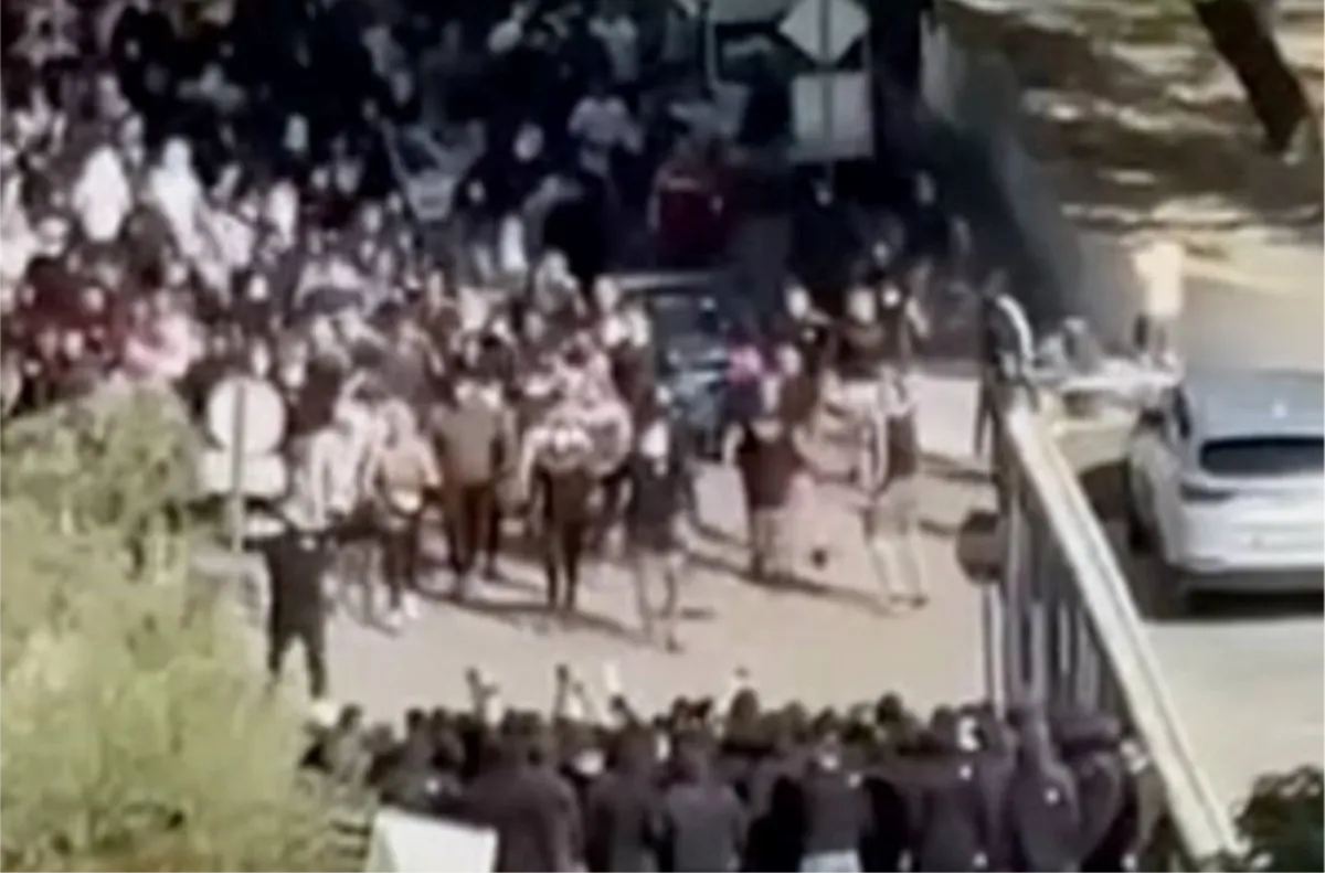 Sukob navijača u Splitu, dvoje teže ozlijeđenih, ranjen policajac