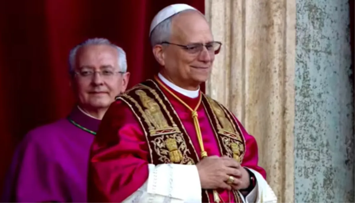 Papa Lav XIV. obratio se svijetu: BOG VAS SVE VOLI, NEKA MIR BUDE S VAMA