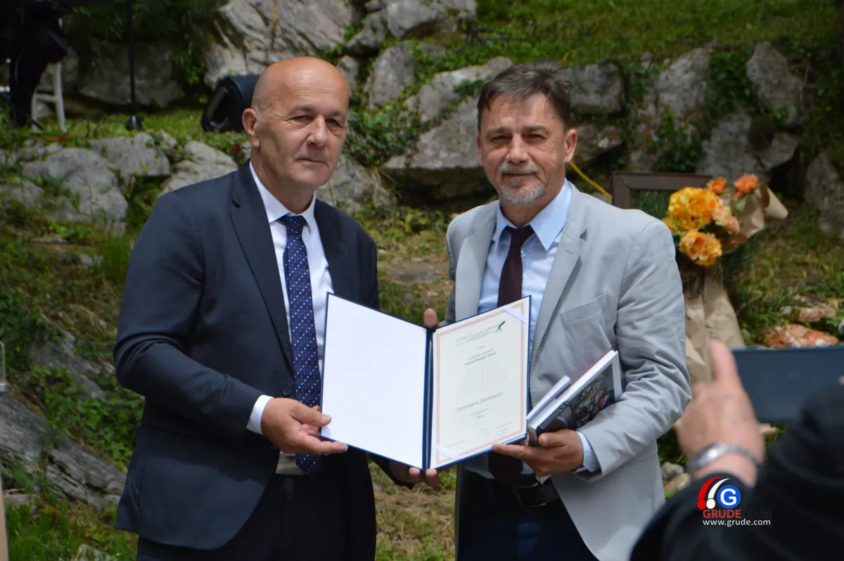 Tomislavu Domoviću dodijeljena Godišnja nagrada DHK HB Antun Branko Šimić FOTOGALERIJA