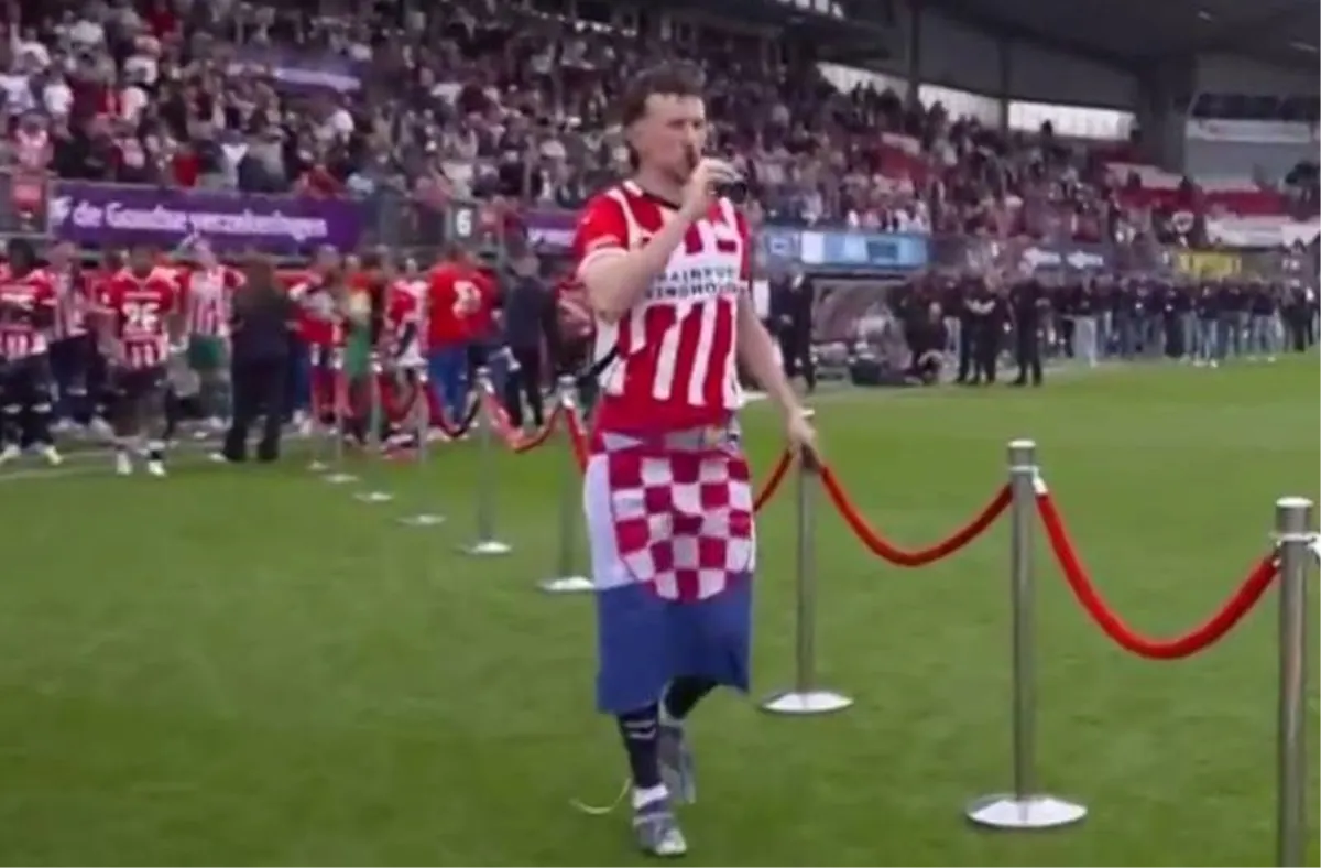 Jedan je Perišić! PSV-u donio naslov prvaka pa s hrvatskom zastavaom i pivom otišao po medalju
