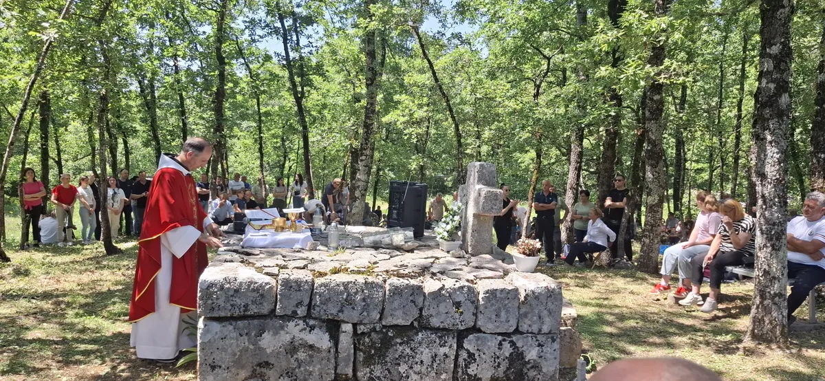 Služena misa na Biskupovu grobu FOTO