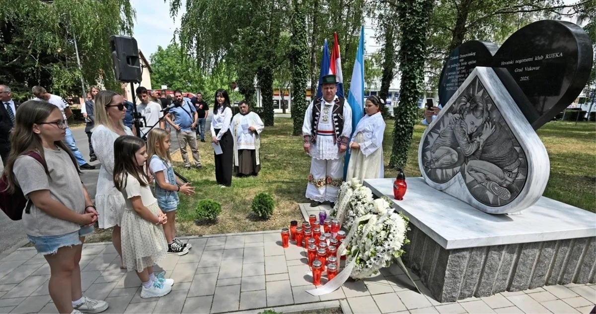 U Borovom naselju otkriveno spomen obilježje za djecu ubijenu u Vukovaru i okolici