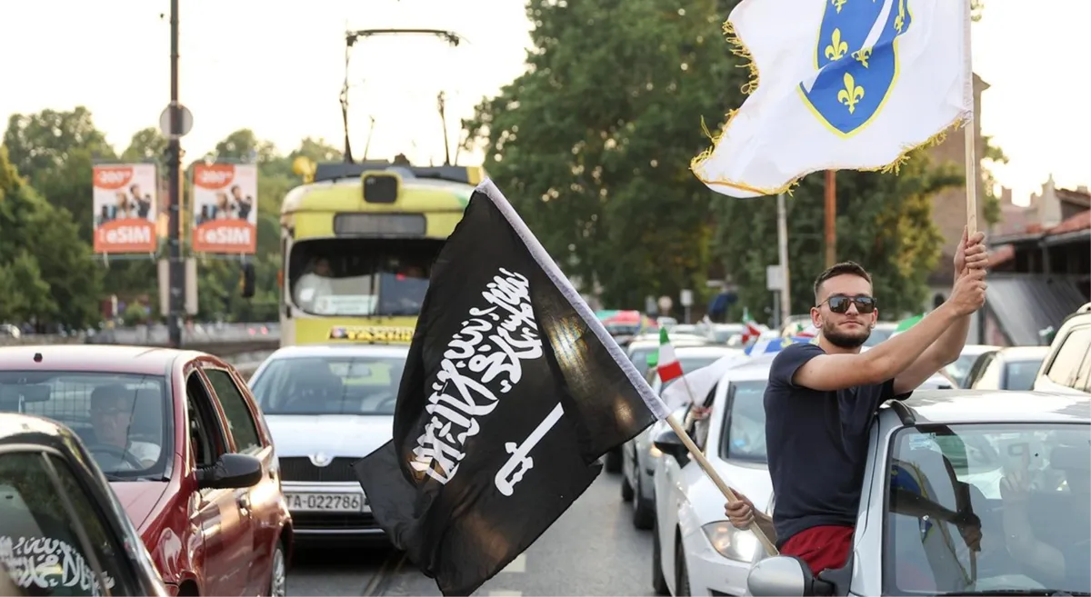Navijači Irana i Palestine iz BiH, sa džihadističkom zastavom prodefilirali Sarajevom