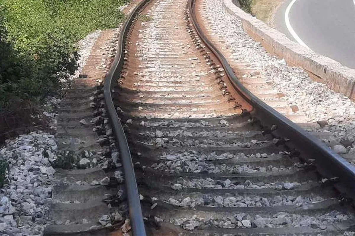U Mostaru do 42°C. Od vrućine se iskrivile željezničke tračnice