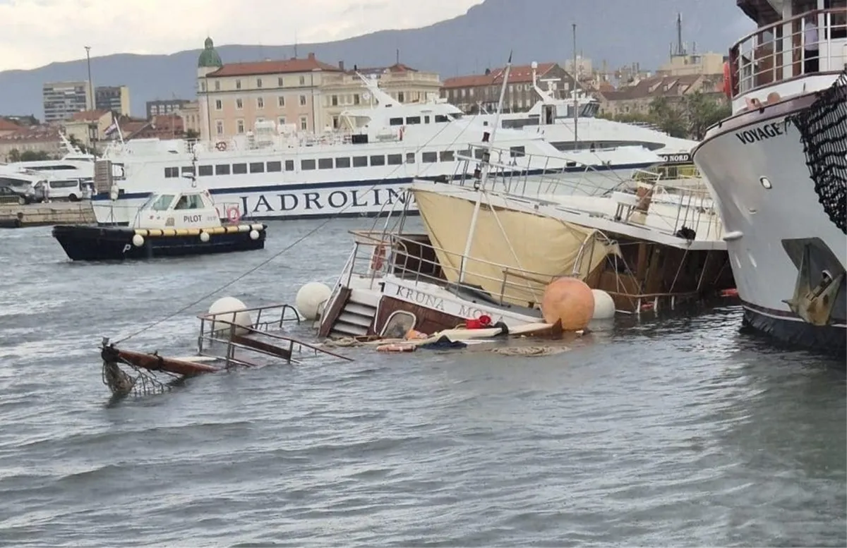 Uslijed nevremena u Splitu potonuo brod