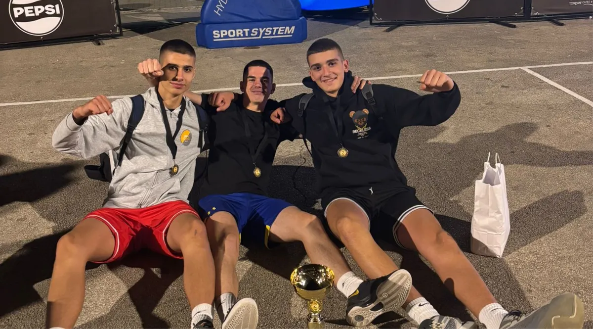 GRUDE.COM KOŠARKAŠKI U-16 TIM PRVAK POSUŠJA
