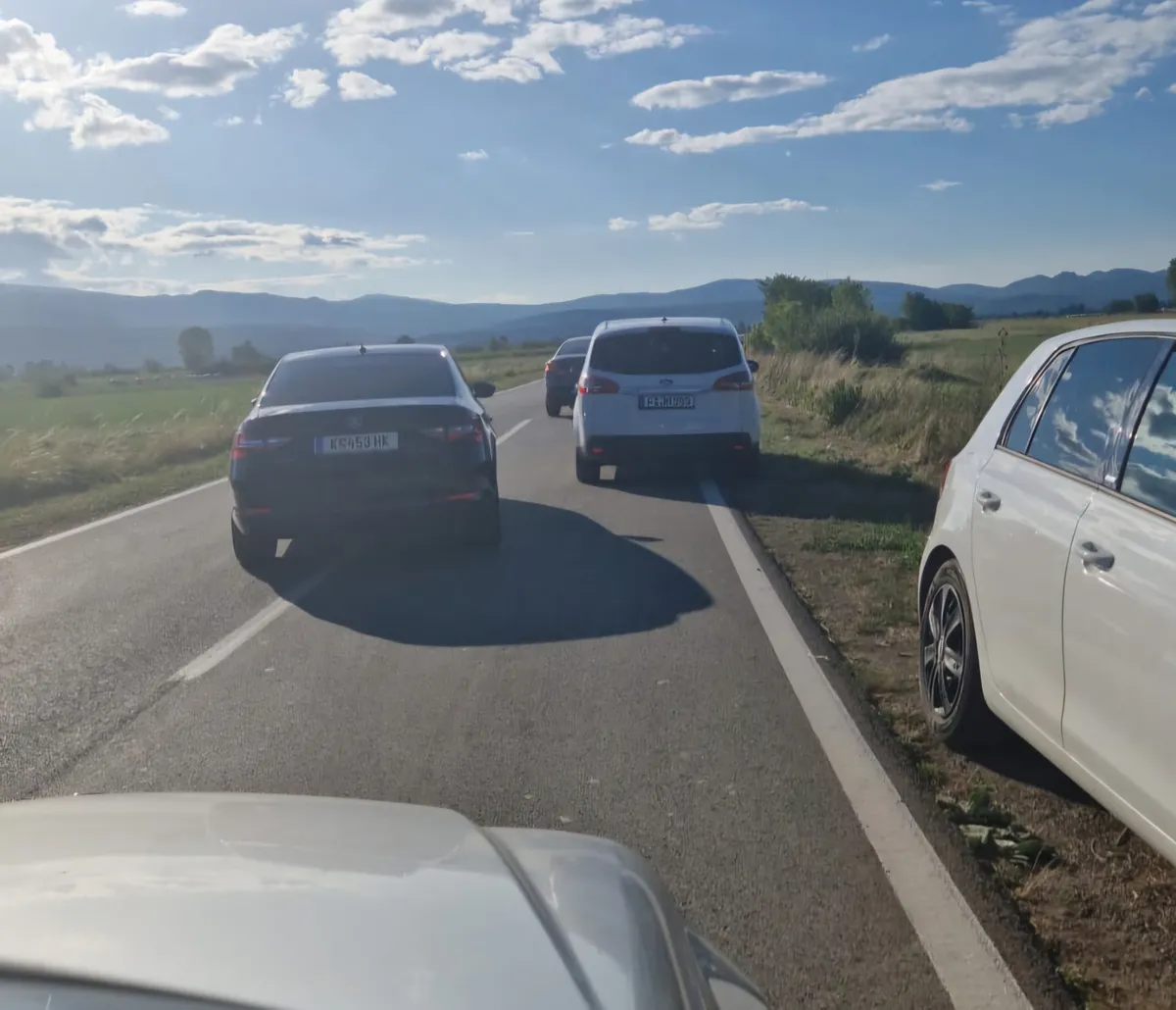 Nakon Thompsonova koncerta ljudi još pokušavaju izići iz Sinja