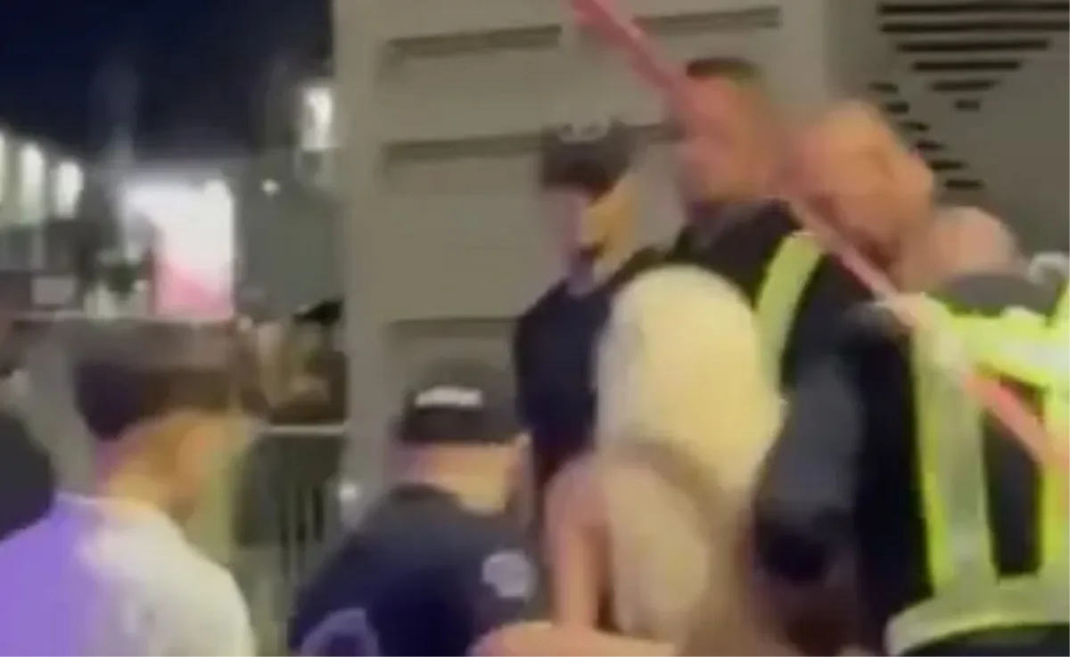 Jelenu Karleušu evakuirala policija