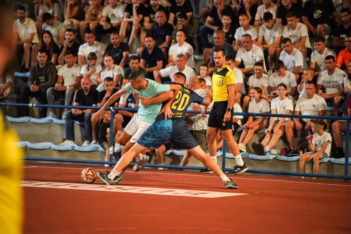 Avenija uvjerljiva protiv Teskere, Lijeva Obala nakon penala u polufinalu 1