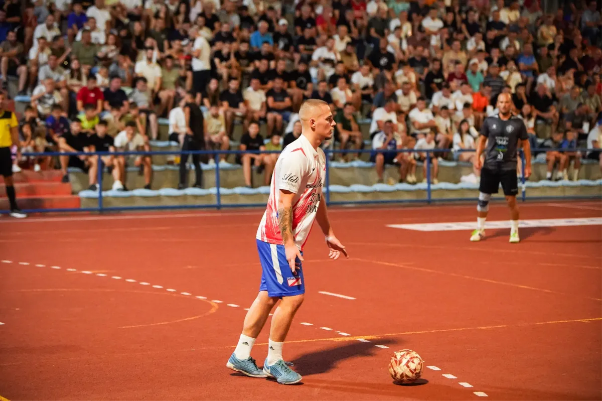 Avenija uvjerljiva protiv Teskere, Lijeva Obala nakon penala u polufinalu 3