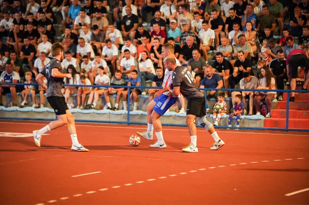 Avenija uvjerljiva protiv Teskere, Lijeva Obala nakon penala u polufinalu 4