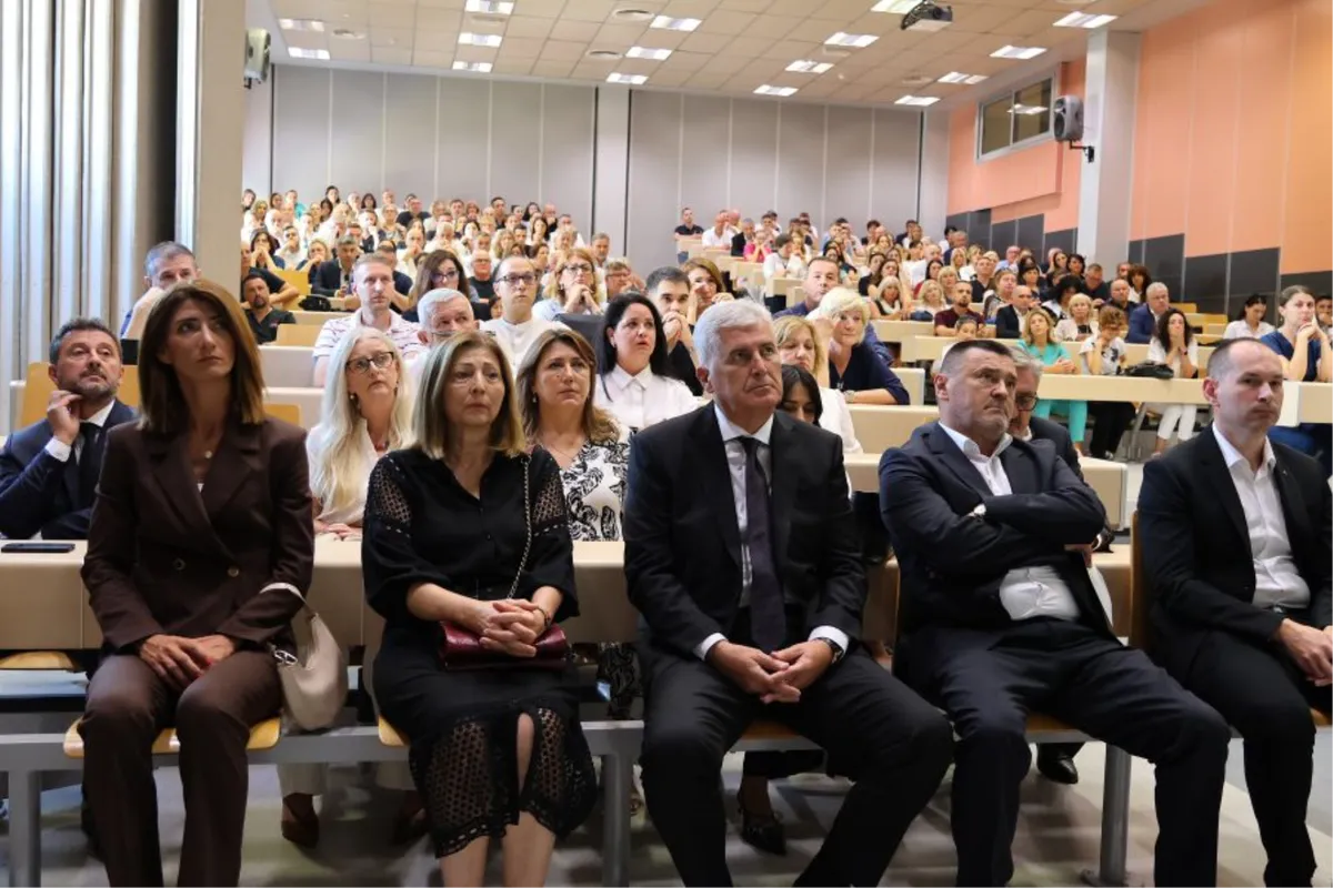 Mostar se oprostio od uglednog urologa dr. Davora Tomića FOTO 1
