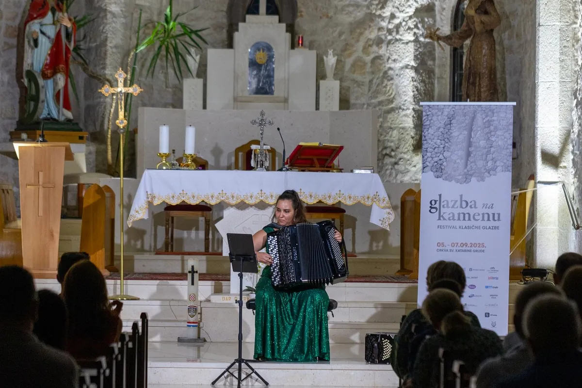 Zvuk klasične glazbe obilježio vikend u Kamenoj ljepotici FOTO 1