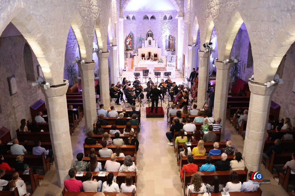 Zvuk klasične glazbe obilježio vikend u Kamenoj ljepotici FOTO