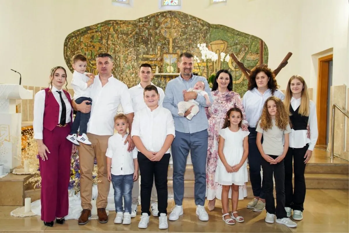U obitelji Falak kršteno sedmo dijete FOTO 1