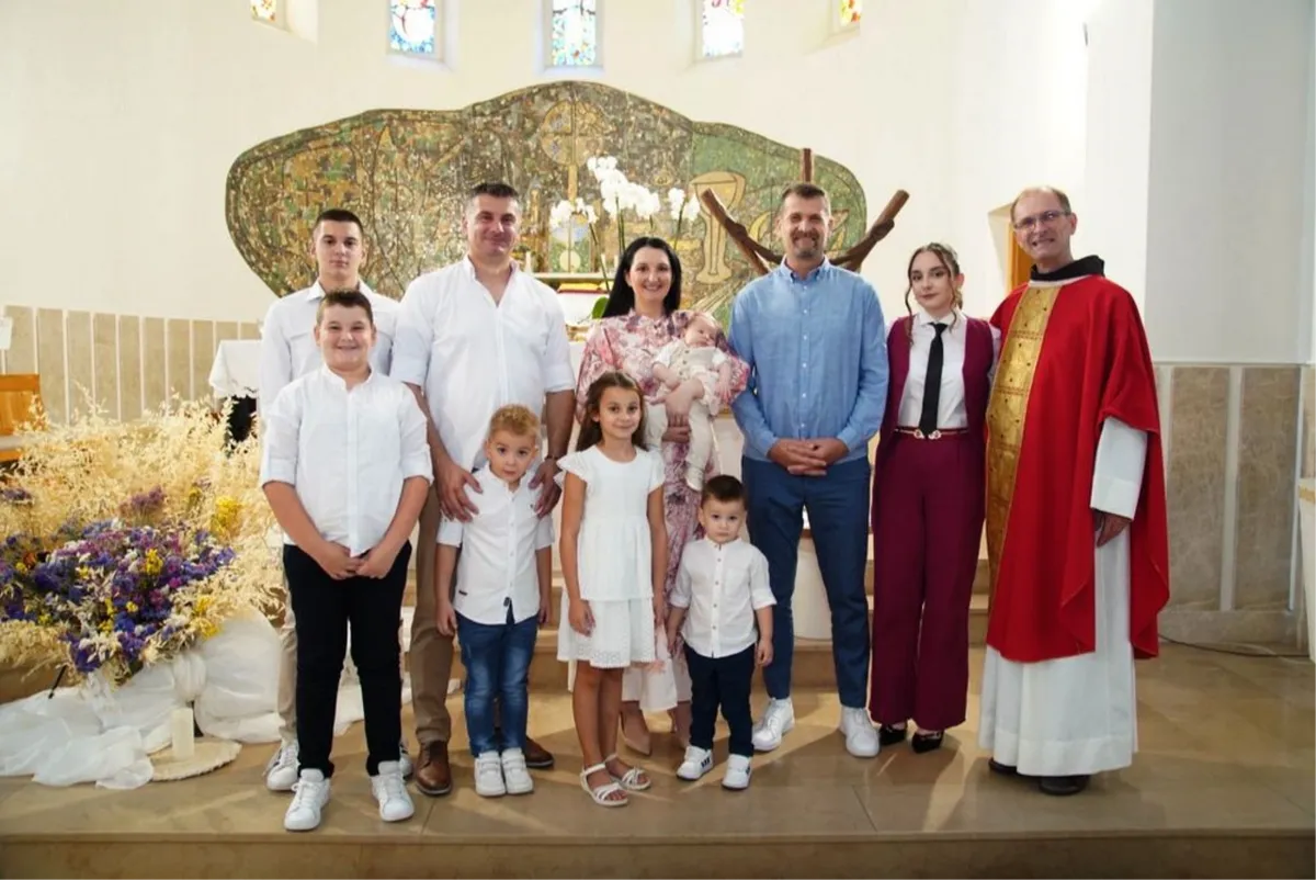 U obitelji Falak kršteno sedmo dijete FOTO