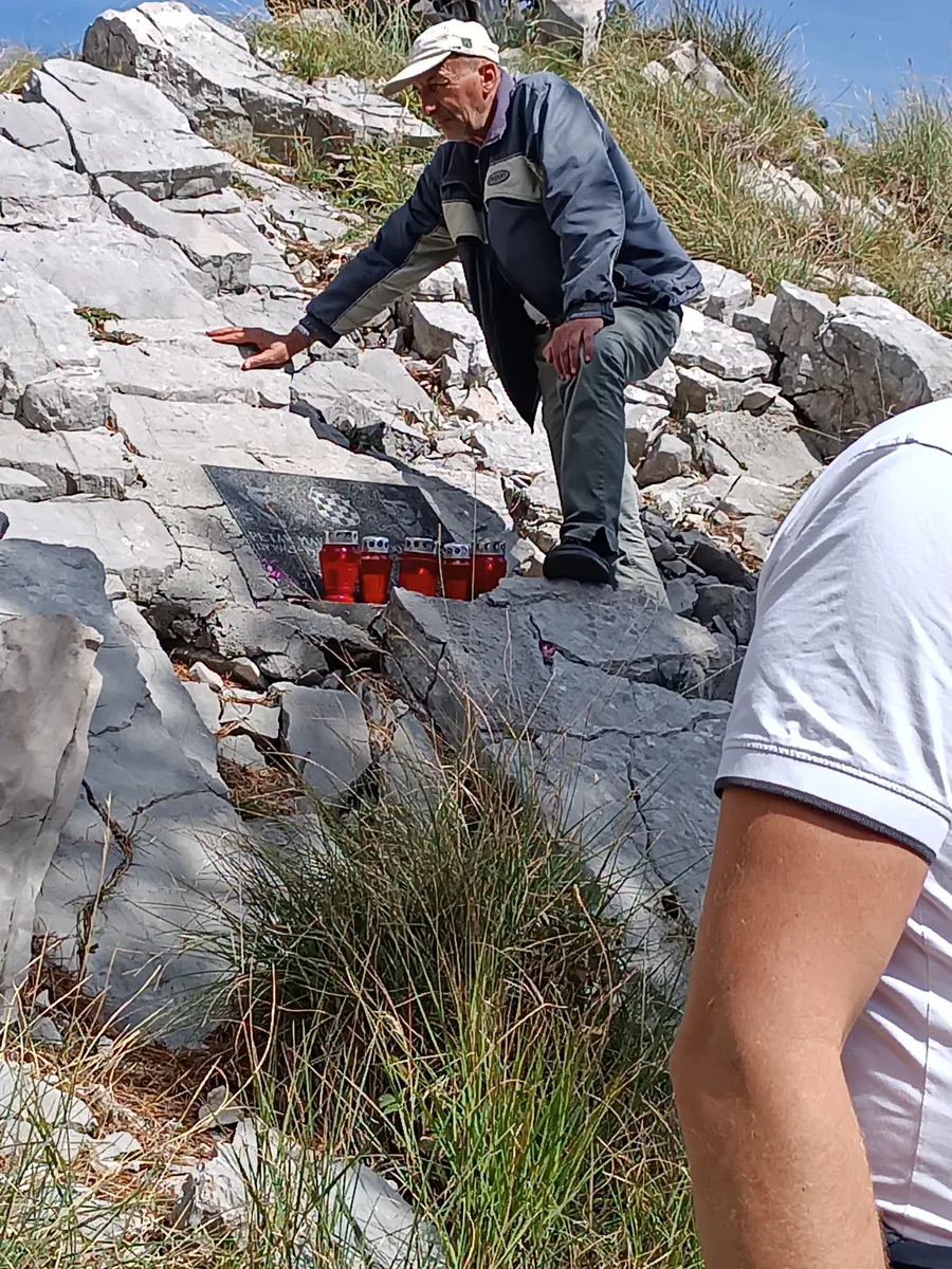 Memorijalni uspon na Golubić u čast poginulim braniteljima FOTO 1